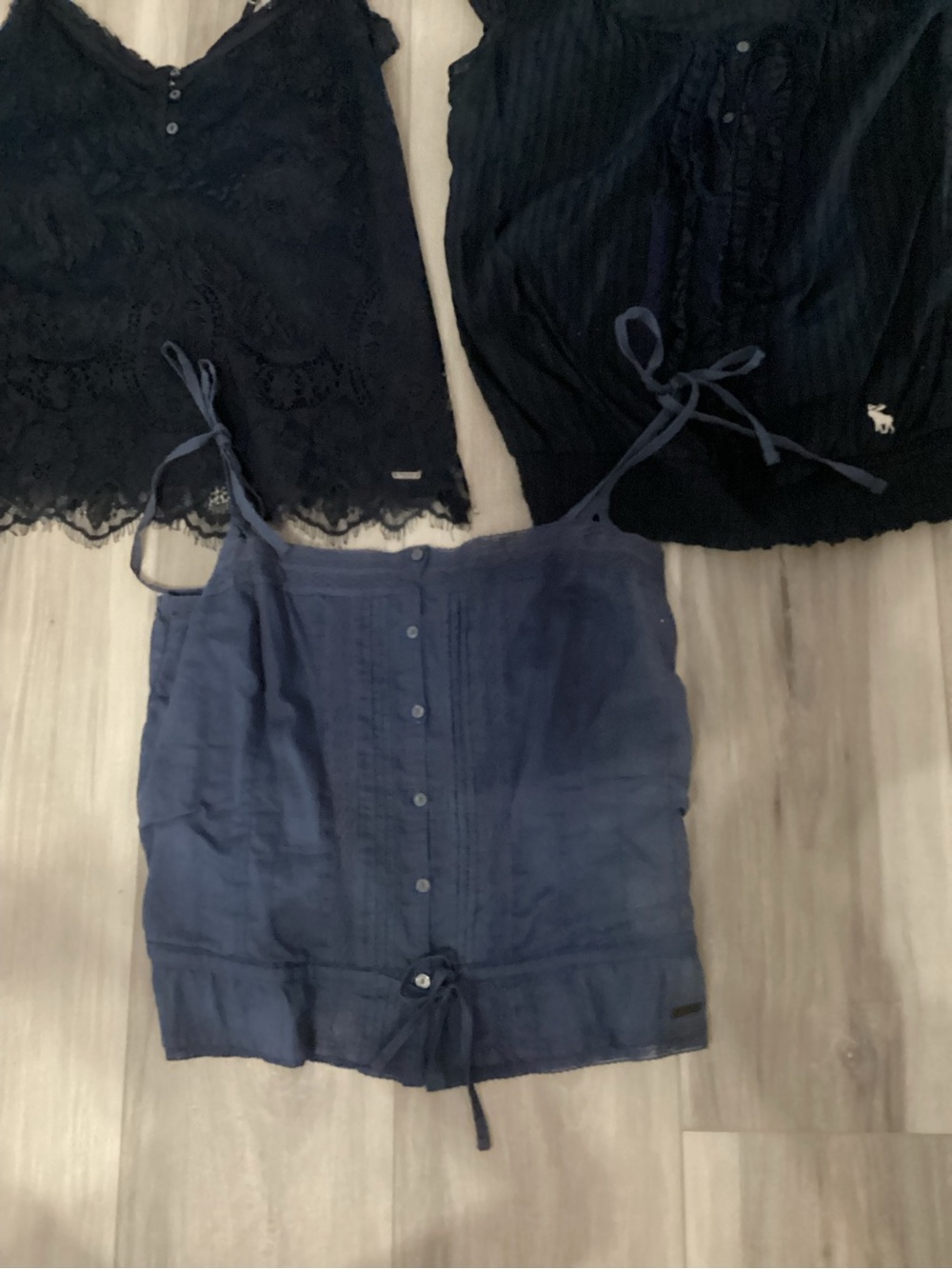 Abercrombie Navy Summer Tops Large - Picture 2 of 4